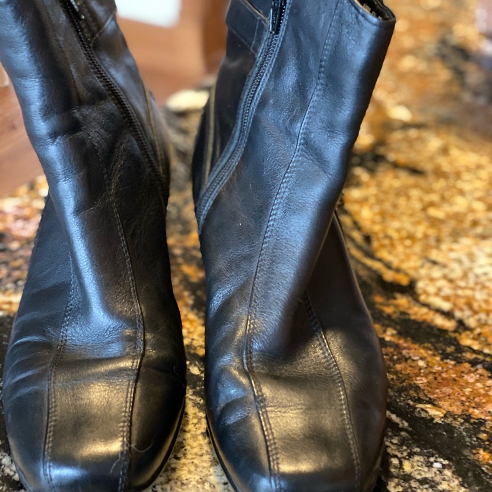 Munro 10N black ankle boots